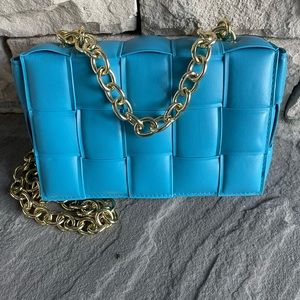 Amazon Essentials Aqua colored shoulder bag.